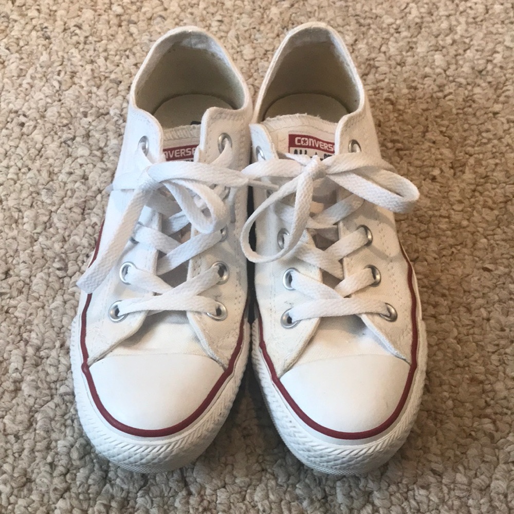 Chuck Taylor Converse Low Top White Women’s Size 5